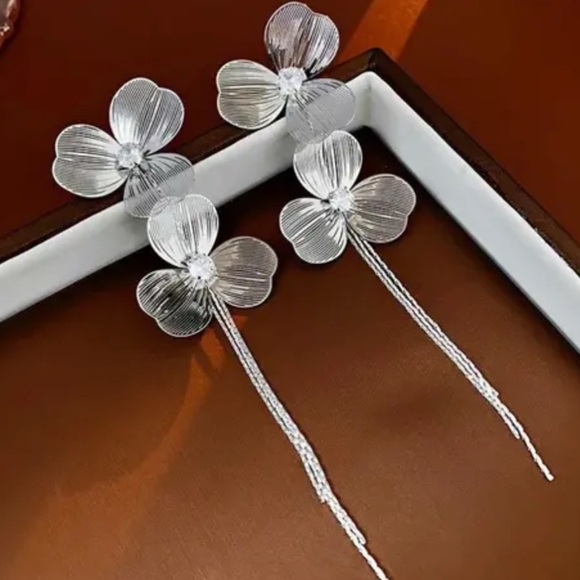 Cascading Silver Tassel & Crystal Rhinestone‎ Dangle Statement Pierced Earrings - Picture 10 of 11